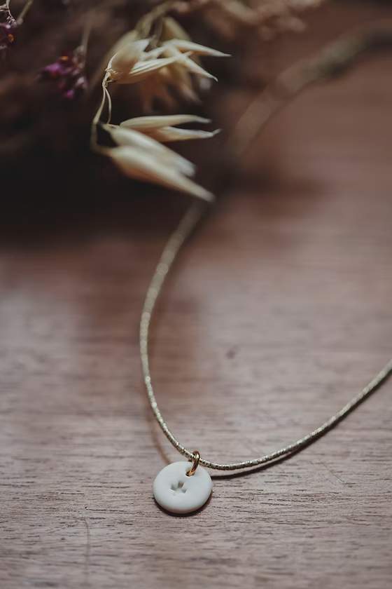COLLIER ÉLASTIQUE ET CÉRAMIQUE