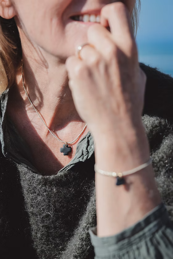 COLLIER ÉLASTIQUE ET CÉRAMIQUE